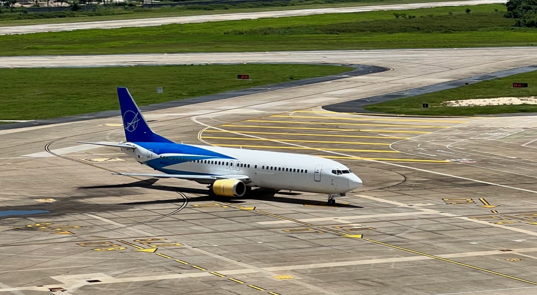 Commercial aircraft on airport apron – aeronautical communication